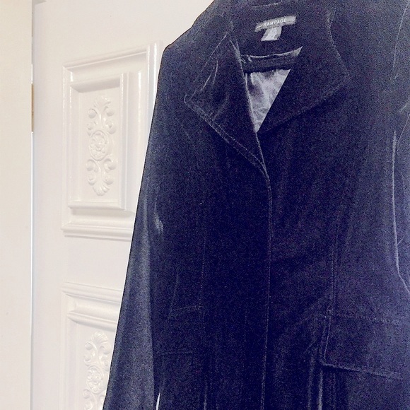 90’s Style VTG•Velvety Long Lightweight Black Coat - Picture 9 of 16